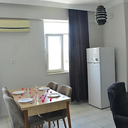 Lion King 1 Apartman Side